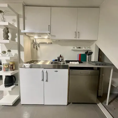 The Black Door. Appartement *