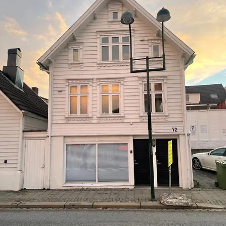 Apartment The Black Door. *