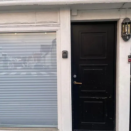 Apartment The Black Door. *