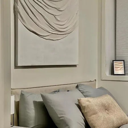 Apartment The Black Door.