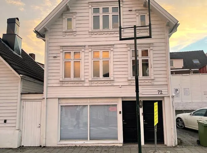 Apartment The Black Door. *