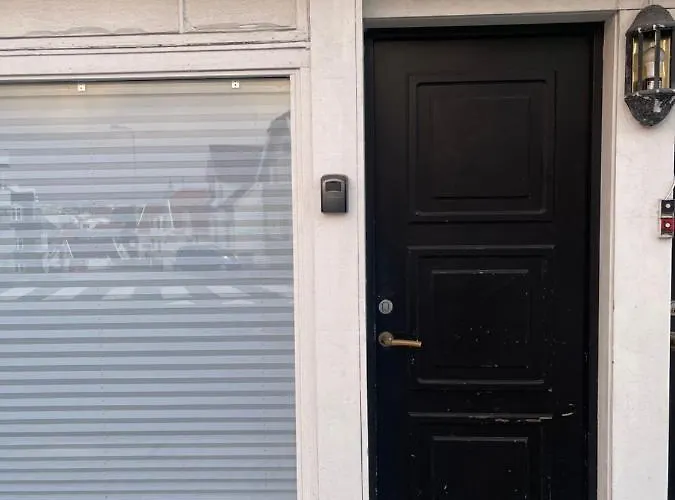 Appartement The Black Door. *