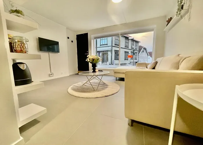 The Black Door. Apartamento